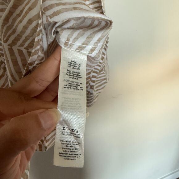 Chico’s Womens Top Size 1 Medium Button Up Animal Print Office Old Money Mature - Picture 5 of 6